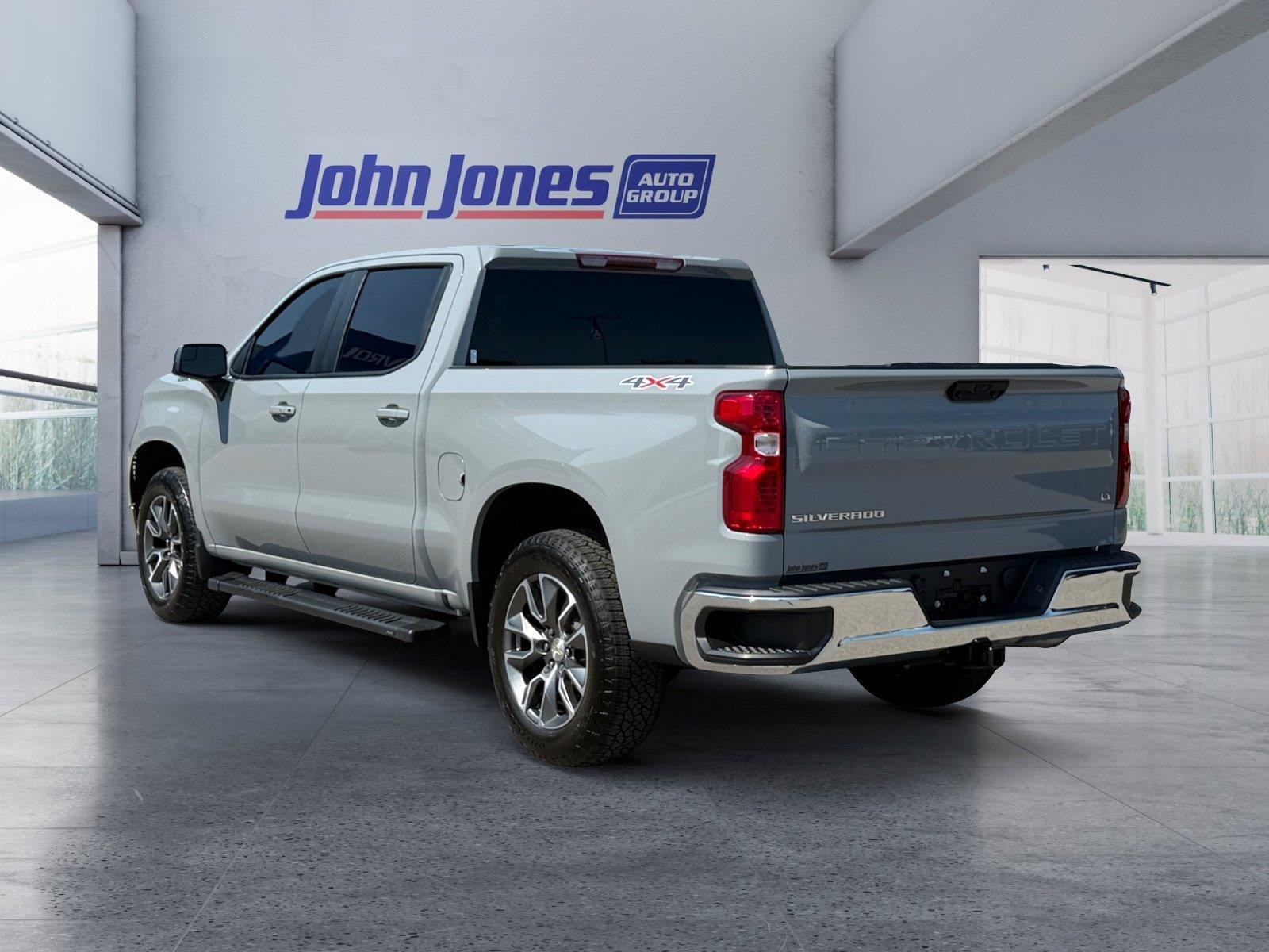 Used 2024 Slate Gray Metallic Chevrolet LT image 3