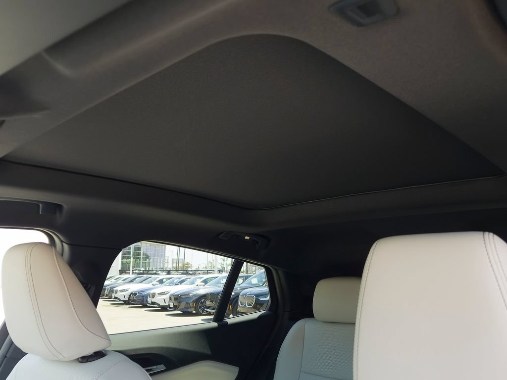 New 2026 Mineral White Metallic BMW xDrive28i image 13