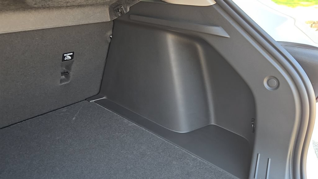 New 2026 Summit White Chevrolet LT image 28