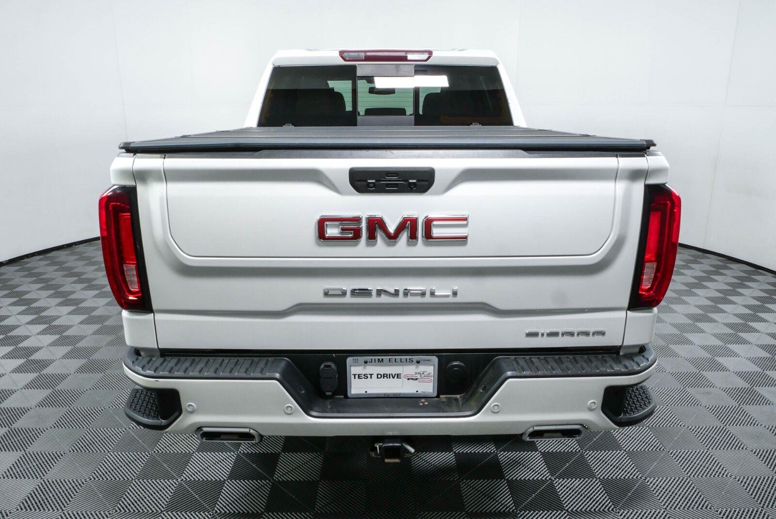 Used 2021 White GMC Denali image 28