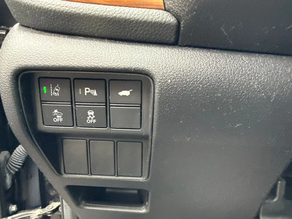 Used 2021 Crystal Black Pearl Honda Touring image 17