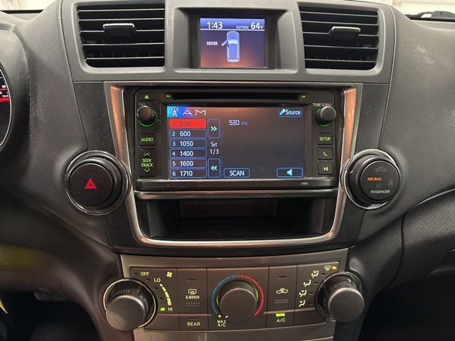 Used 2013 White Toyota SE image 16