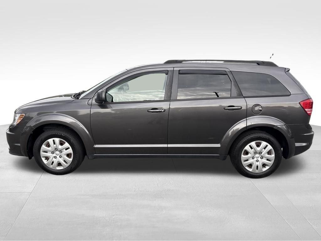 Used 2017 Gray Dodge SE image 2