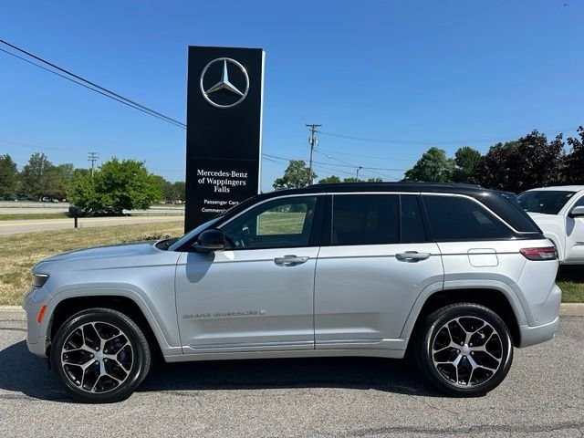 Used 2024 Silver Jeep Summit Reserve image 2