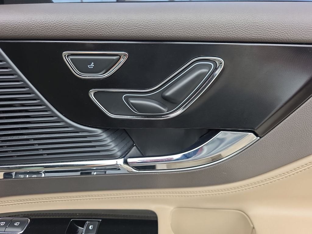 Used 2020 Ceramic White Lincoln Standard image 34