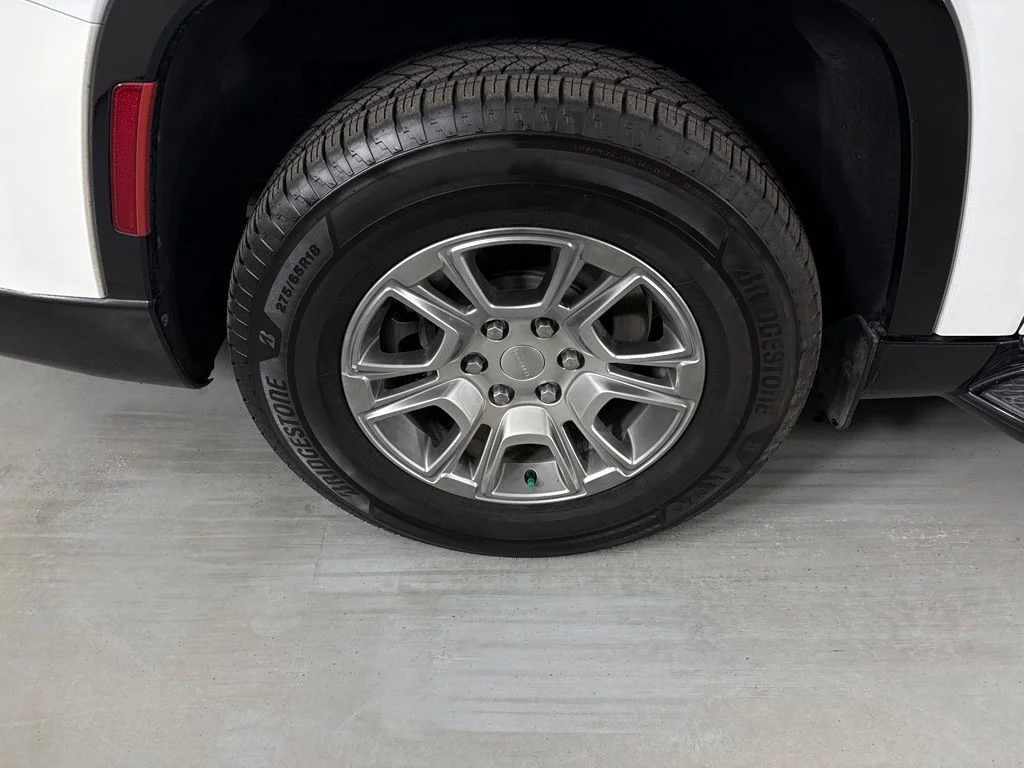 Used 2023 White Jeep Base image 12