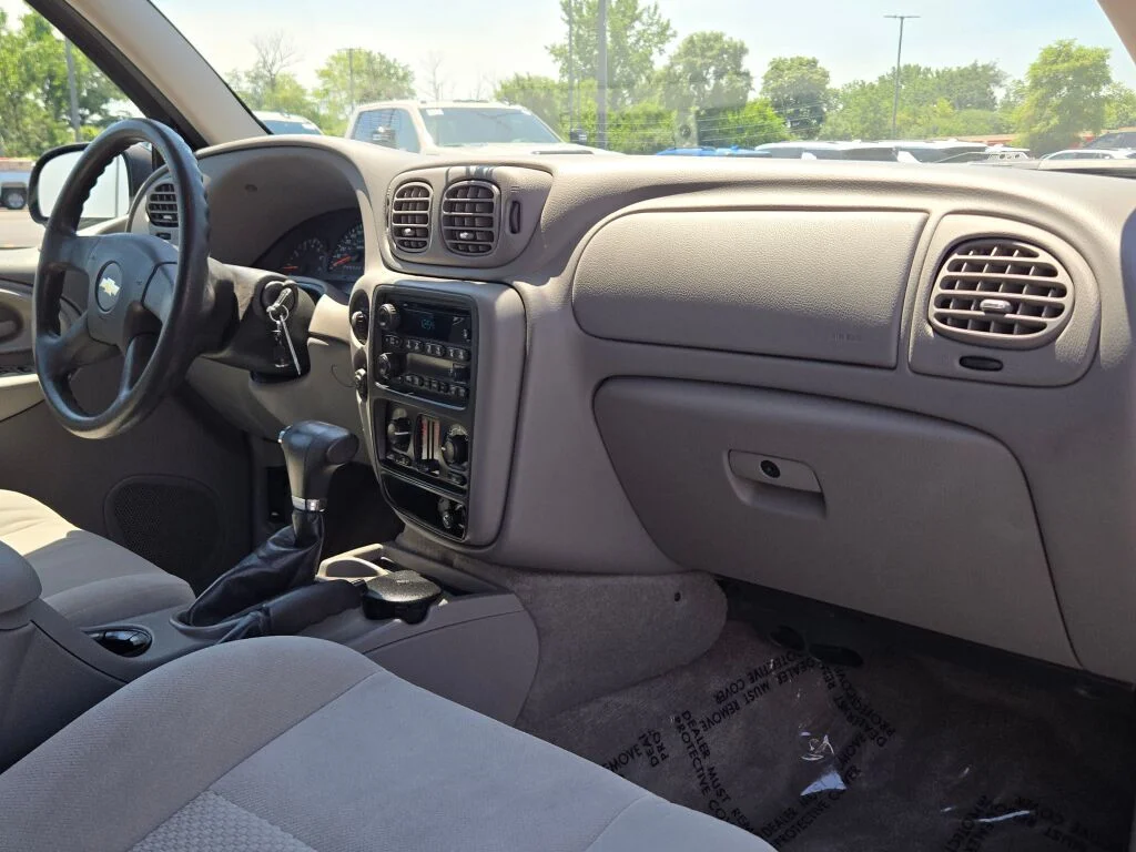 Used 2008 Red Chevrolet LS image 7