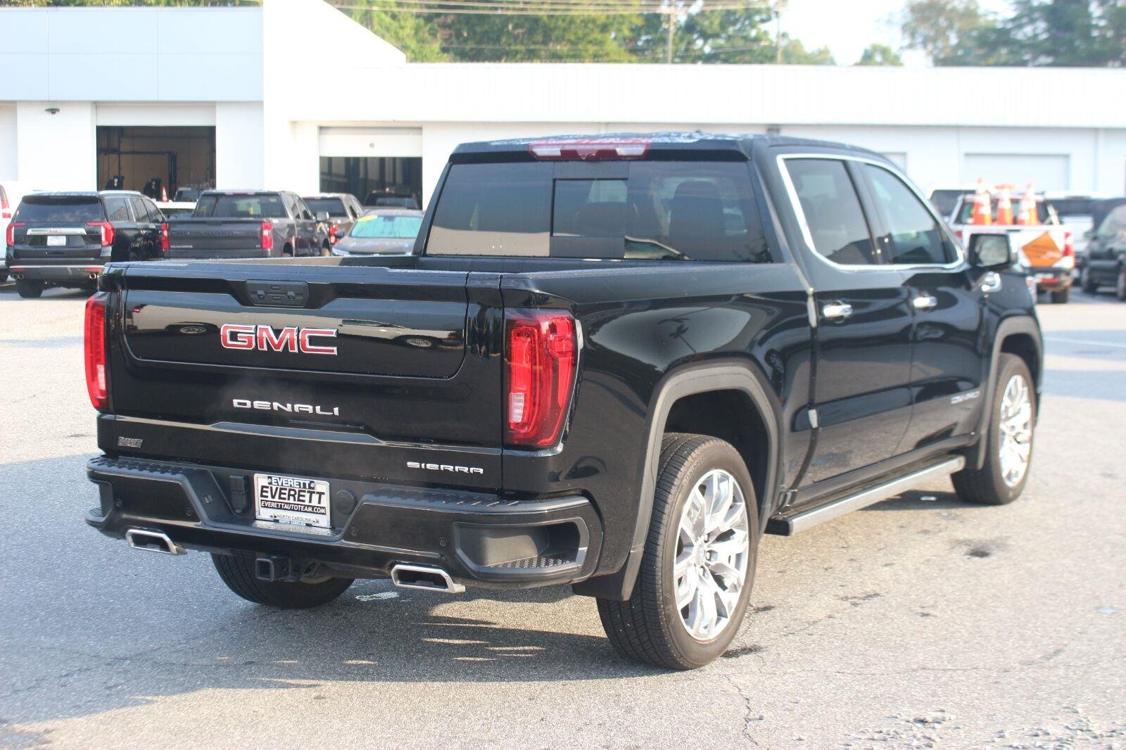 Used 2025 Onyx Black GMC Denali image 6