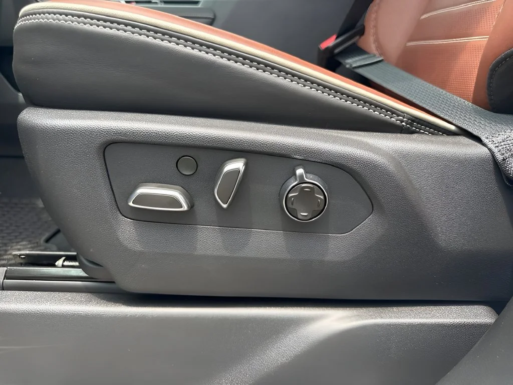 New 2026 Glacier White Tricoat GMC Denali Ultimate image 21