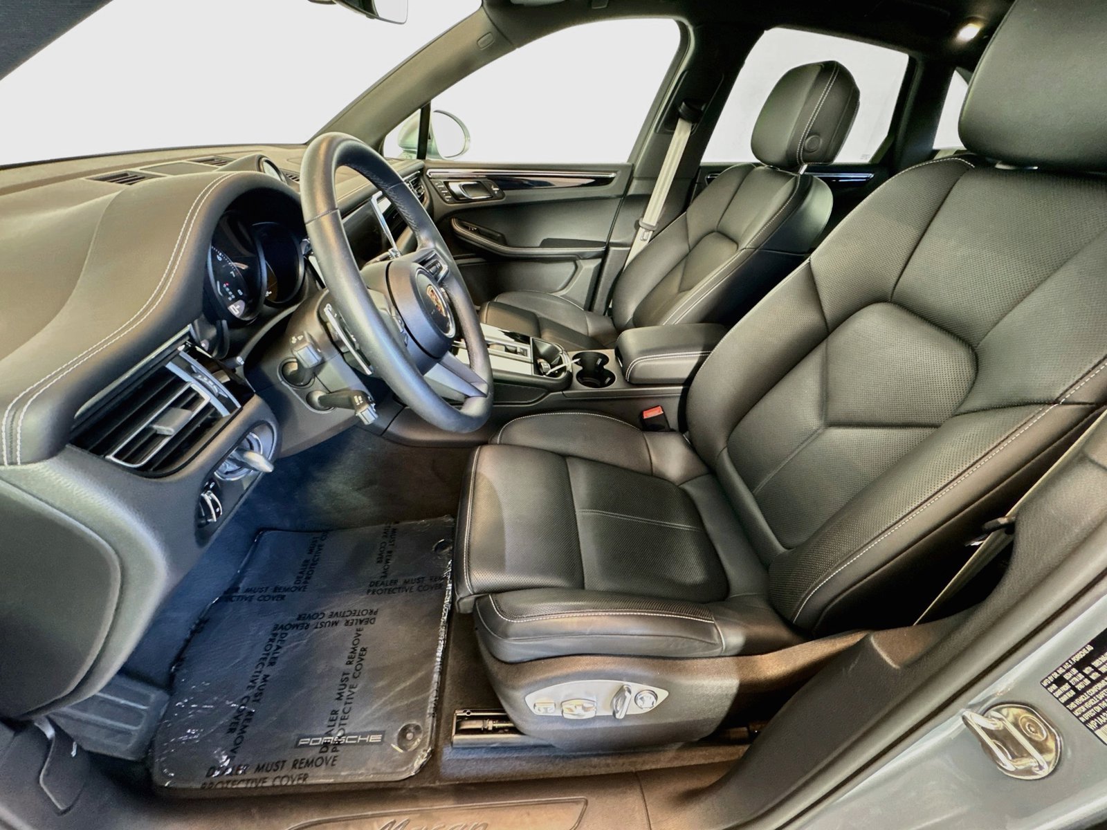 Used 2025 Dolomite Silver Porsche T image 5