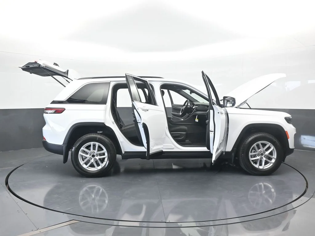 Used 2025 Bright White Clearcoat Jeep Laredo X image 67