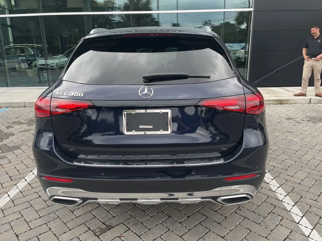 Used 2024 Nautical Blue Metallic Mercedes-Benz GLC 300 image 7