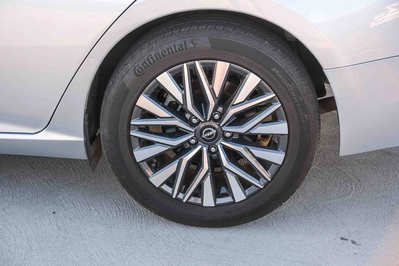 Used 2024 Brilliant Silver Metallic Nissan 2.5 SV image 9