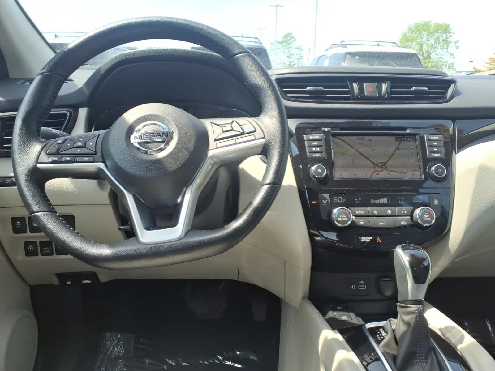 Certified Used 2022 Pearl White Tricoat Nissan SL image 15