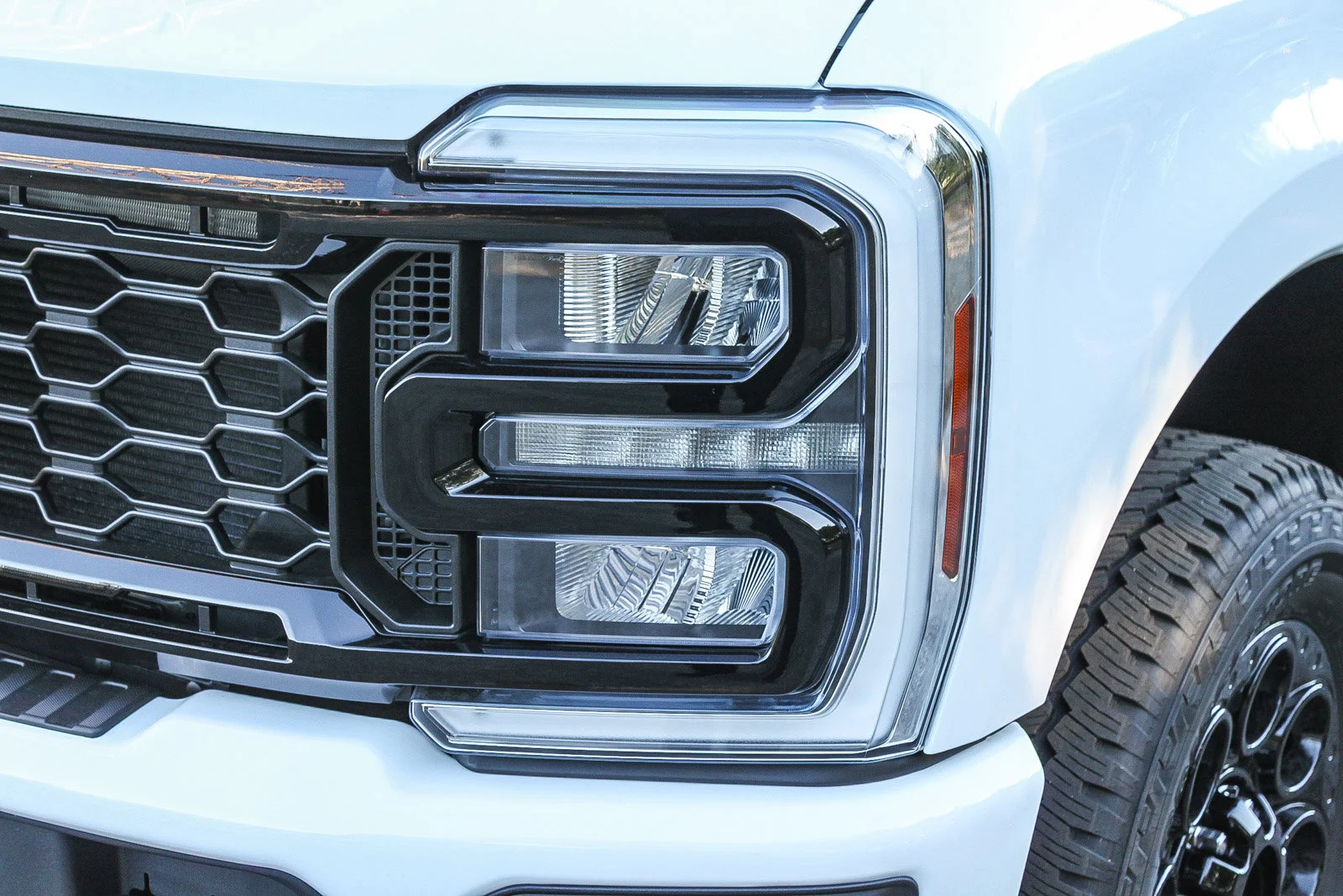 New 2026 Oxford White Ford F-350® Lariat® image 4