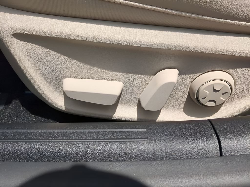 2026 GENESIS G70 Standard - Photo 16