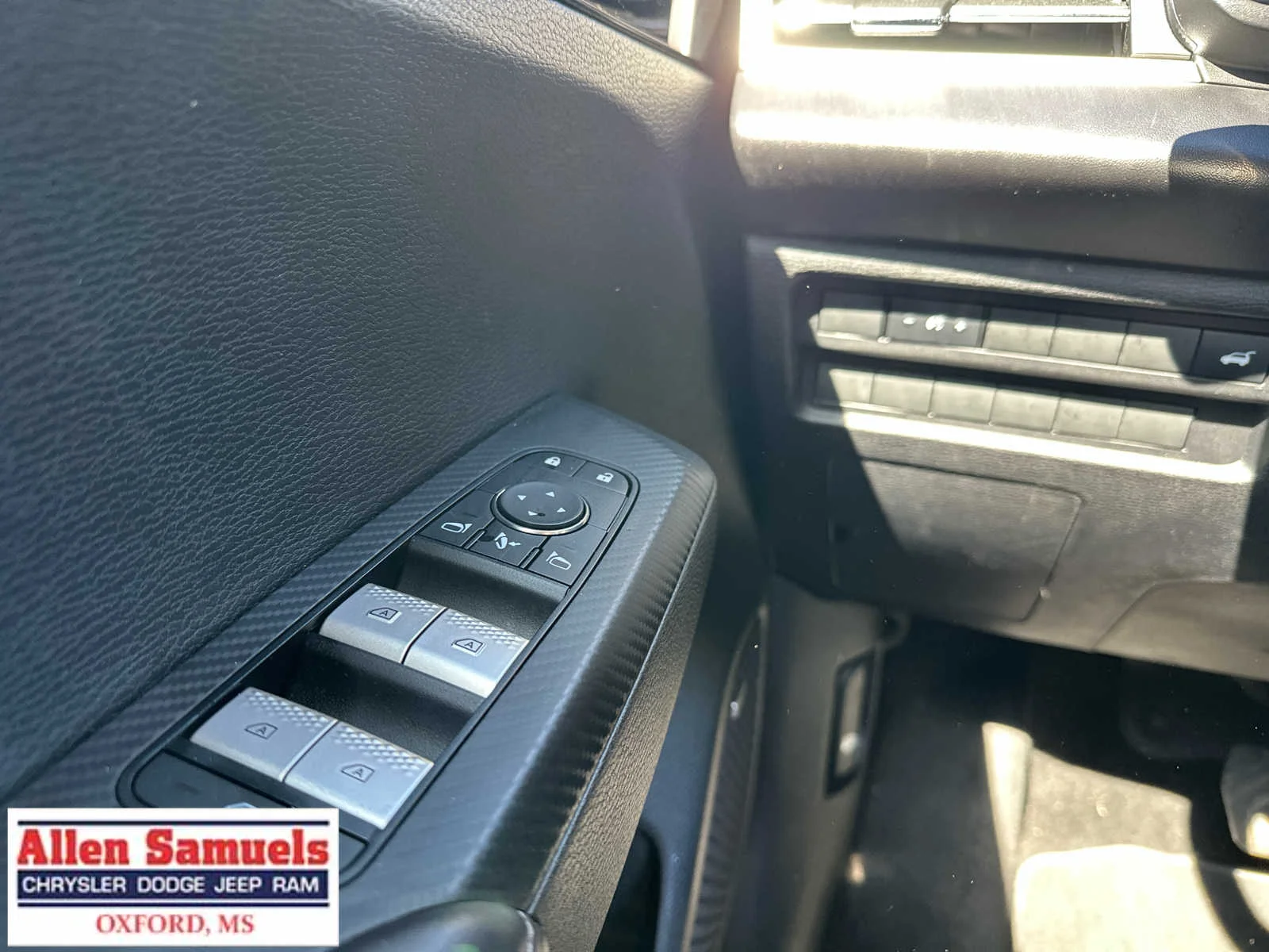 2025 Mitsubishi Outlander SE - Photo 16