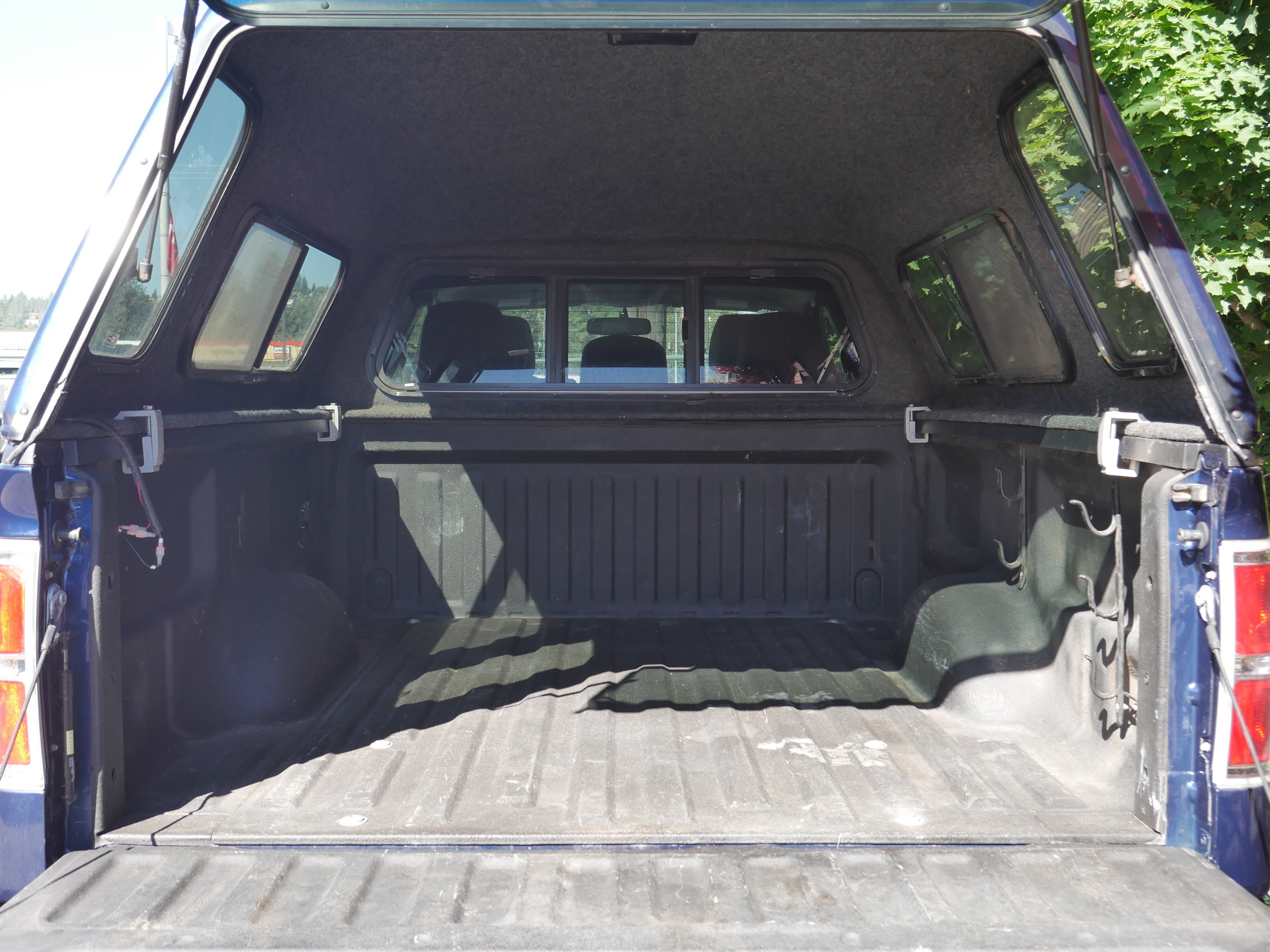 Used 2011 Dark Blue Pearl Metallic Ford XLT image 21
