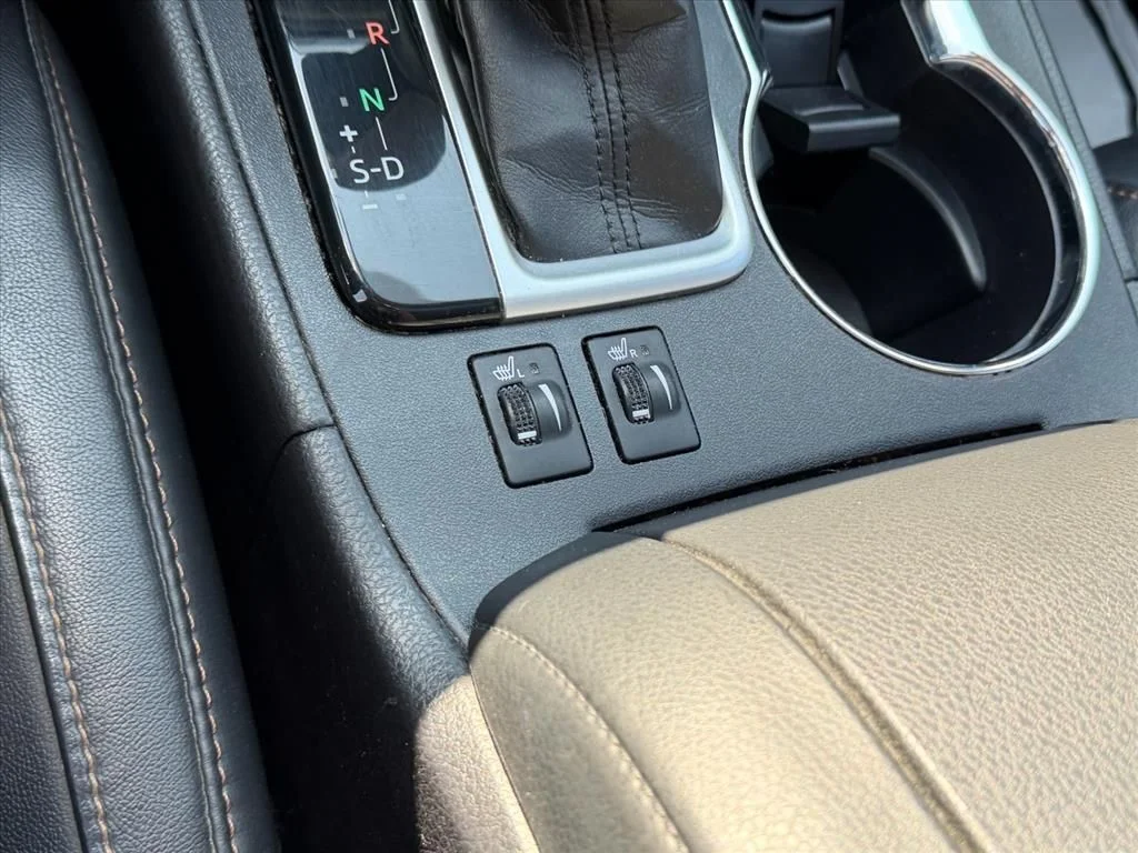 Used 2017 Black Toyota XLE image 23