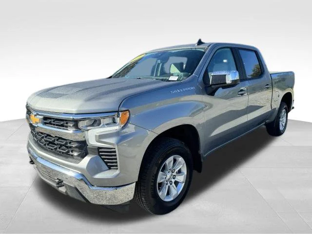 Used 2023 Gray Chevrolet LT image 3