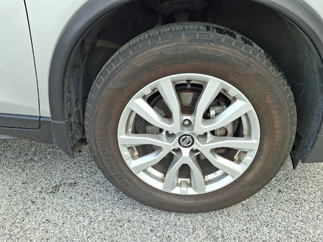 Used 2020 Silver Nissan S image 9
