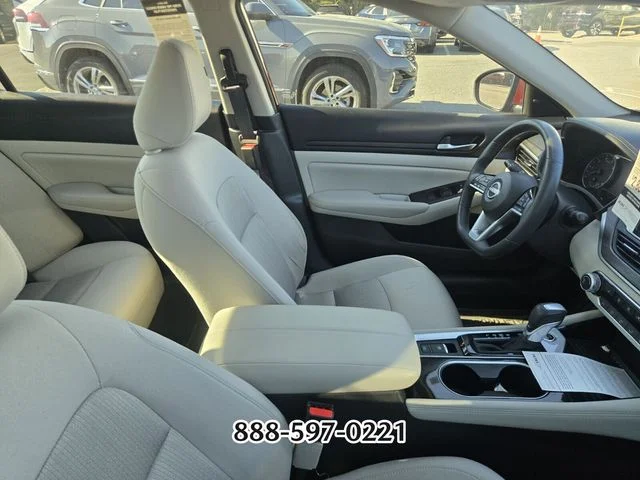 Used 2024 Scarlet NISSAN 2.5 SV image 9