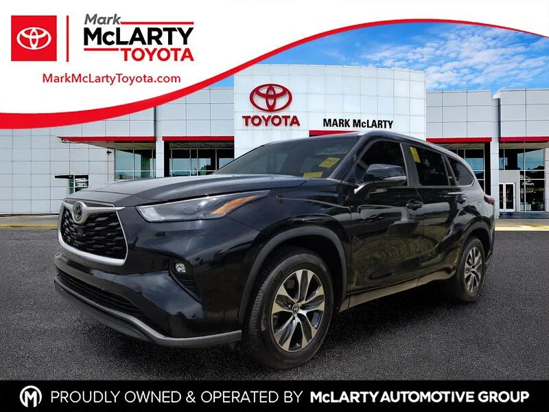2023 Toyota Highlander XLE FWD's photo
