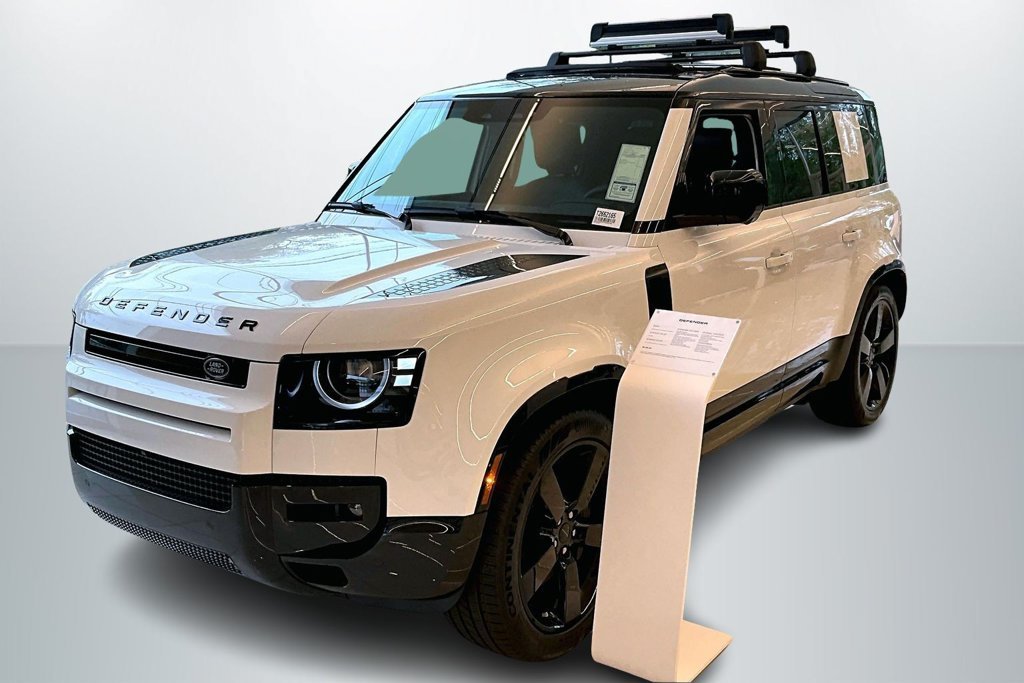 New 2026 White Land Rover X-Dynamic SE image 1