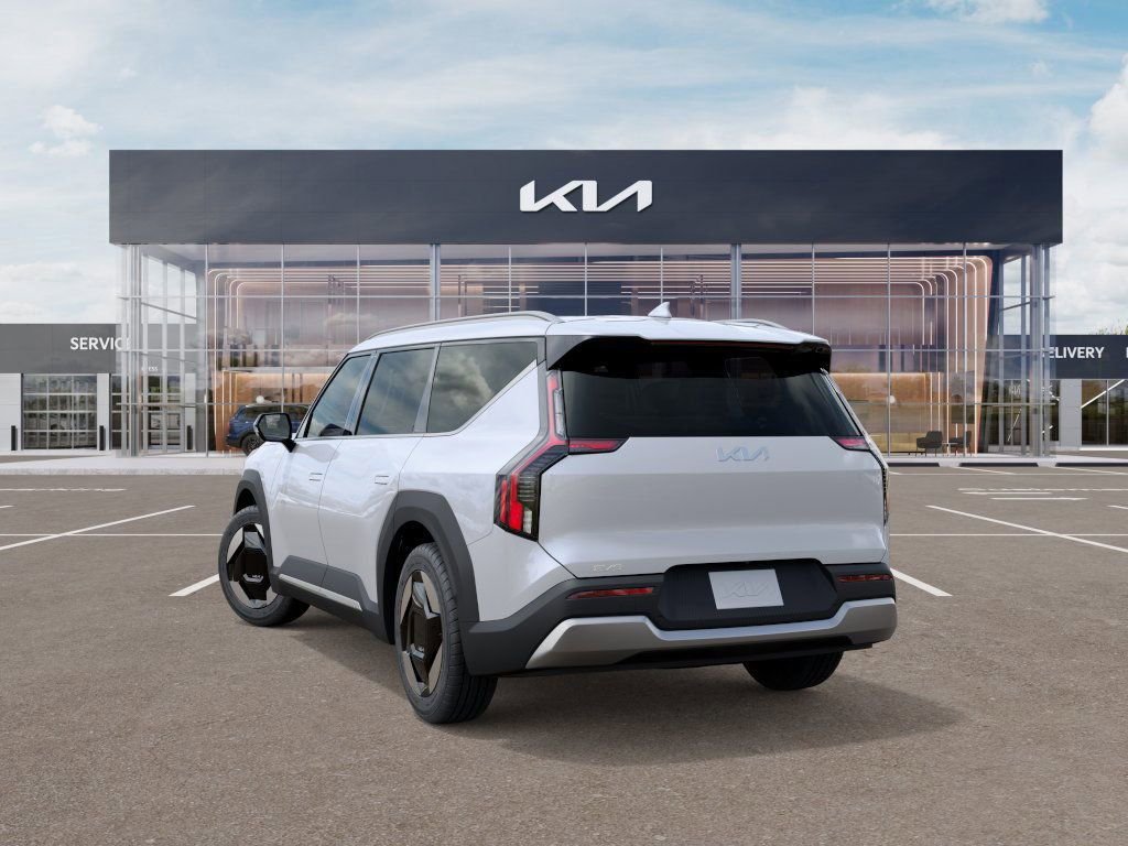 New 2026 White Kia Wind image 4