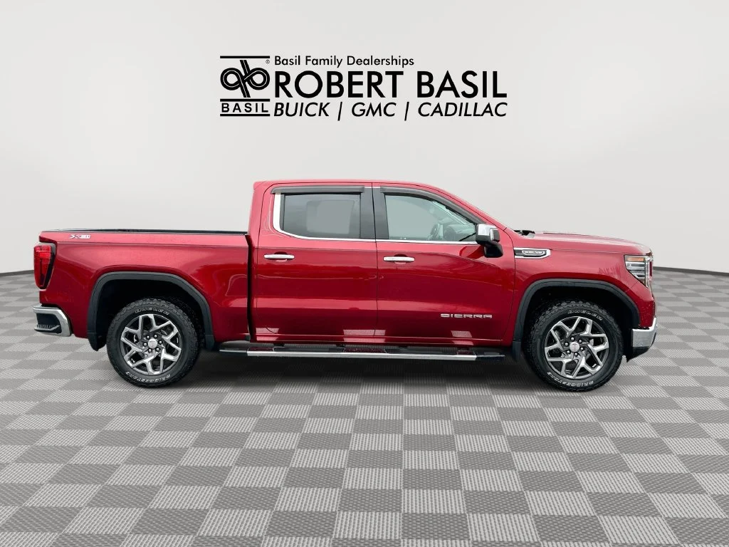 Used 2022 CAYENNE RED TINTCOAT GMC SLT image 9