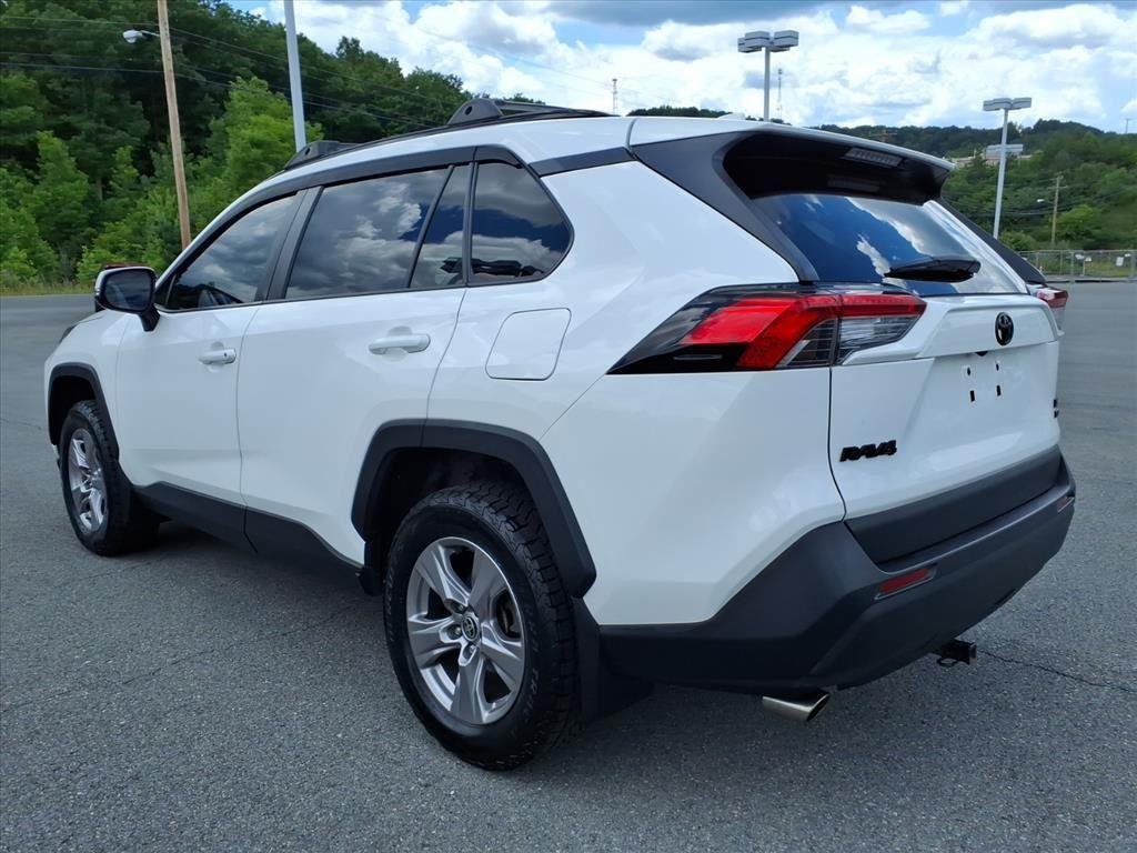 Used 2022  Toyota XLE image 3