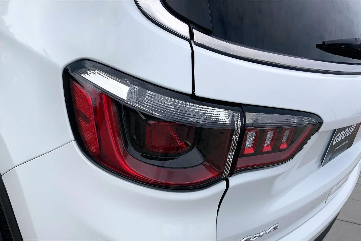 Used 2024 Bright White Clearcoat Jeep Latitude Lux image 29