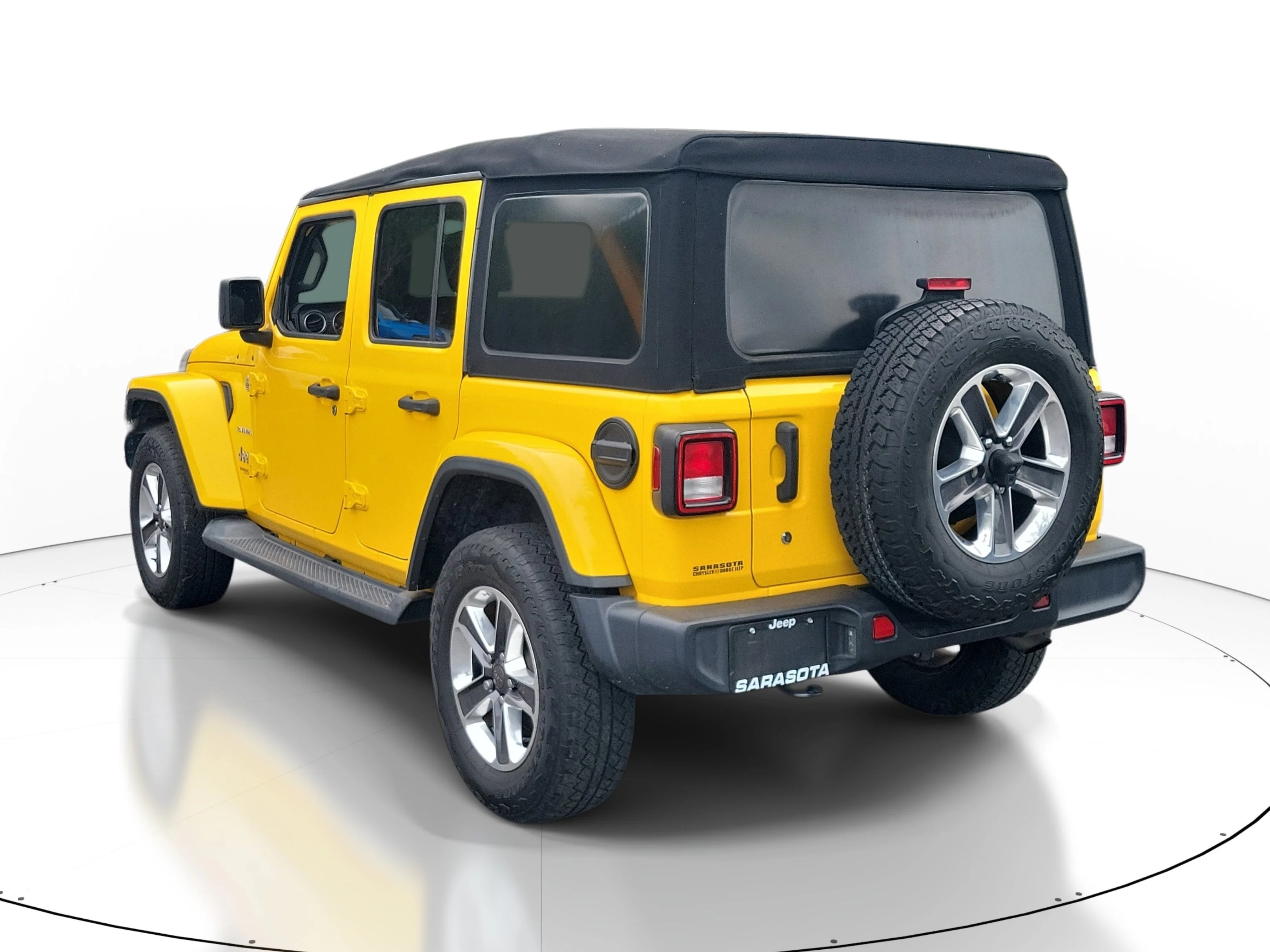 Used 2018 Hellayella Clearcoat Jeep Sahara image 4