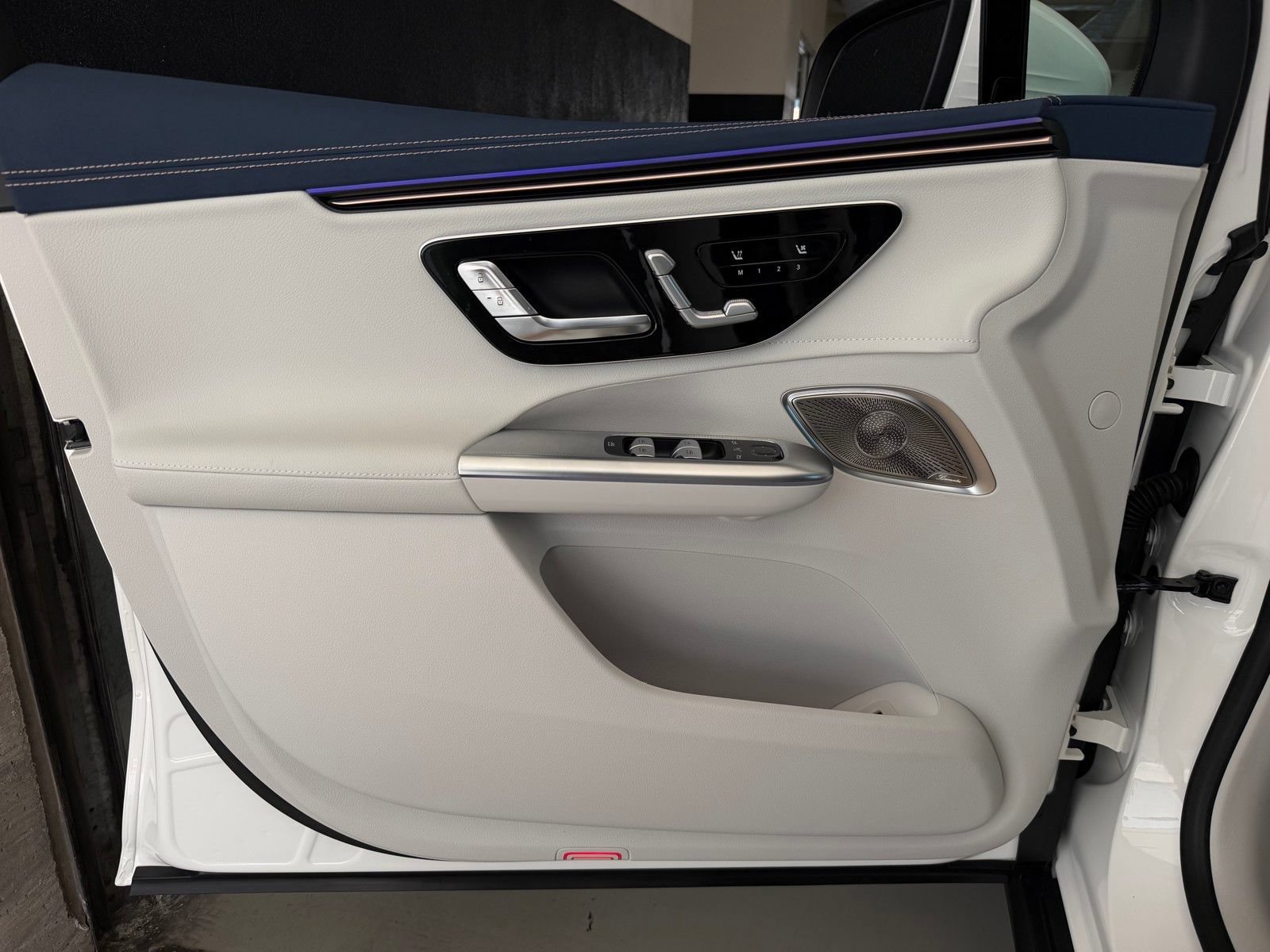 New 2027 Polar White Mercedes-Benz EQE 320+ image 42