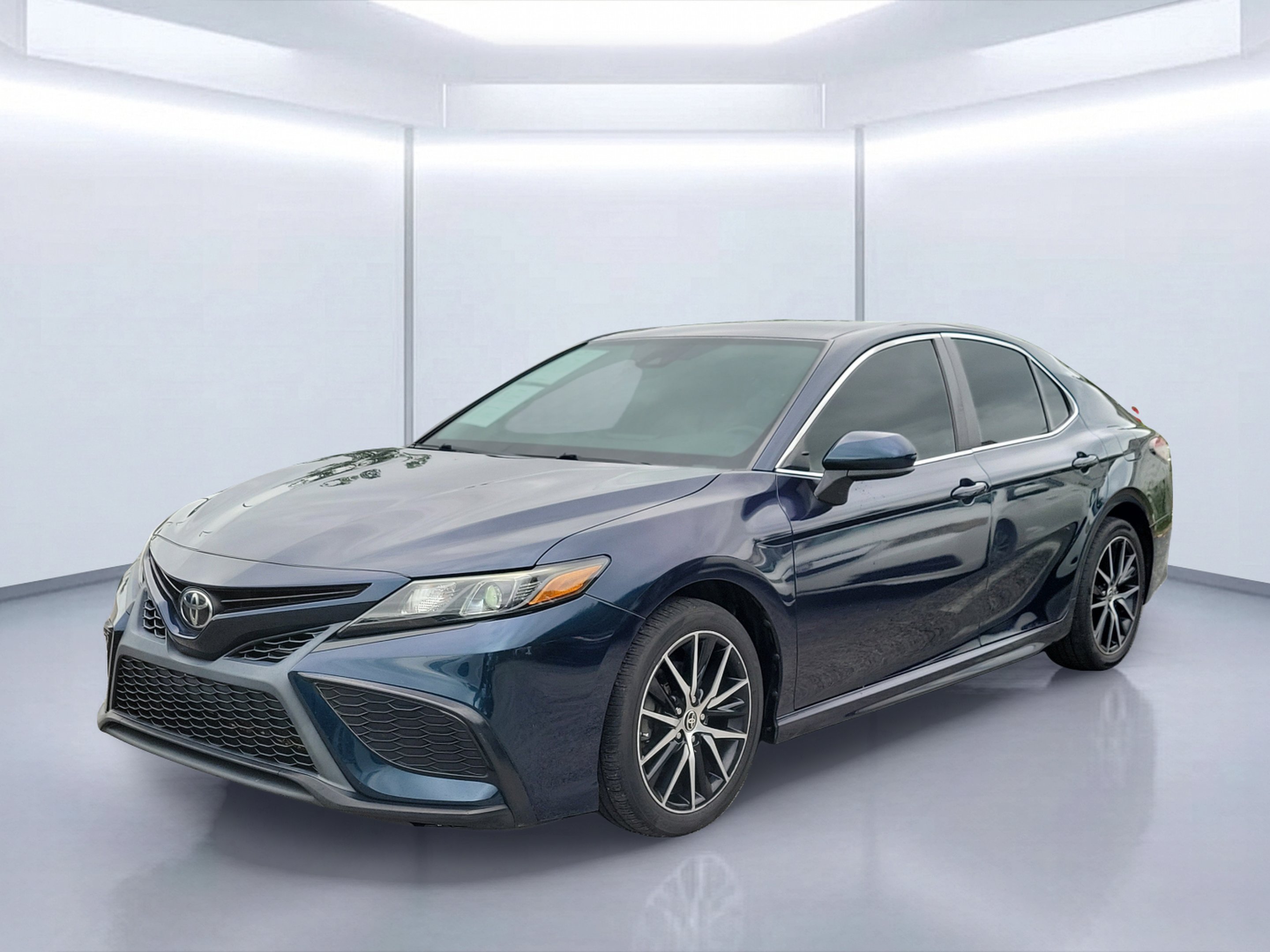 Used 2021 Aqua Toyota SE image 2