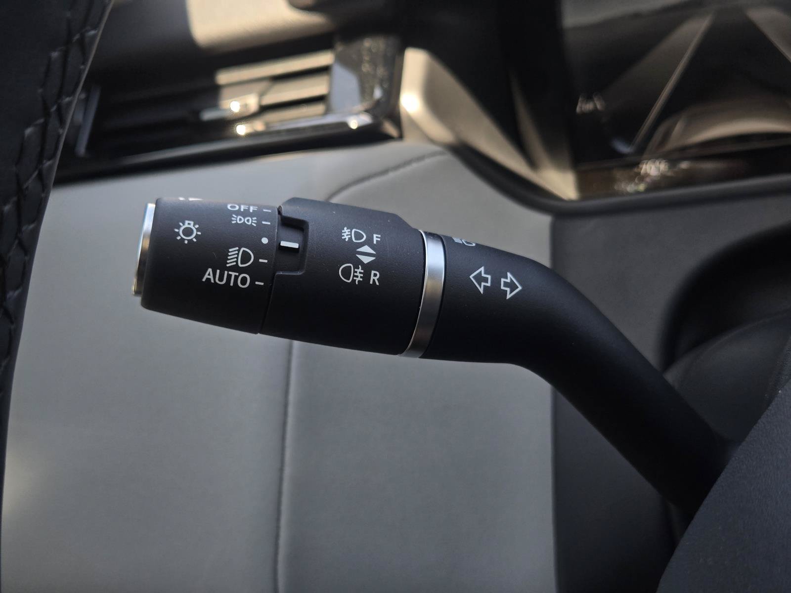 Used 2025 Fuji White Land Rover Dynamic SE image 20