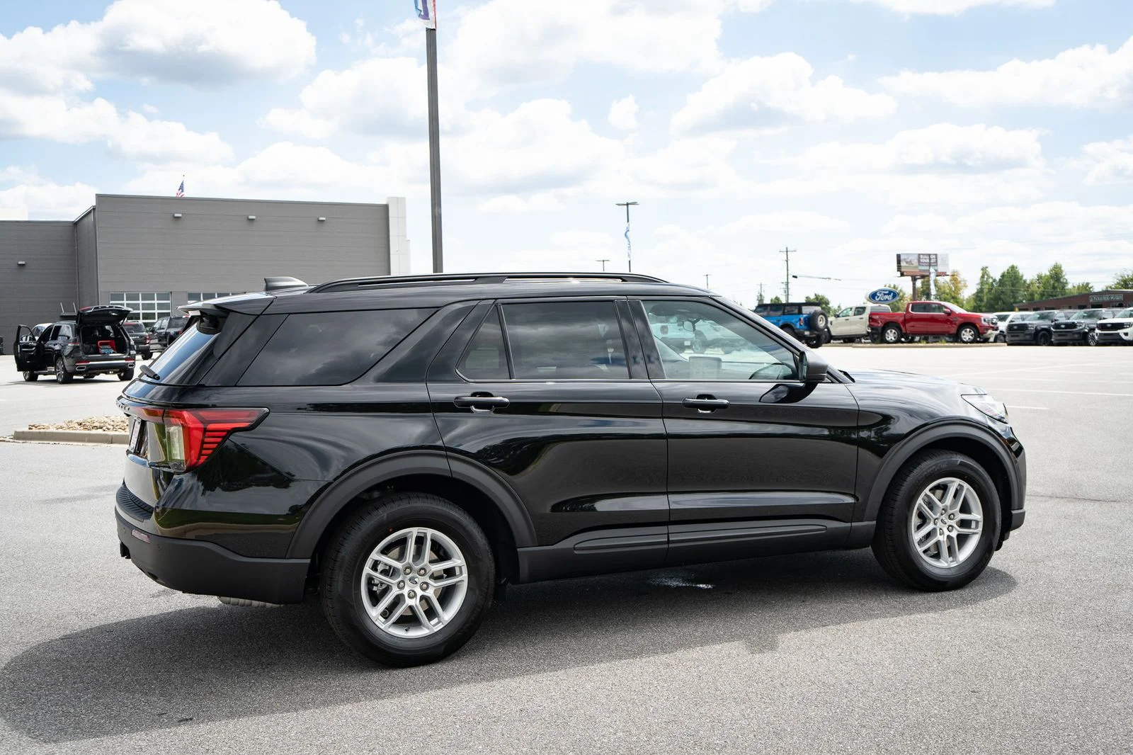 New 2027 Agate Black Metallic Ford Active image 10