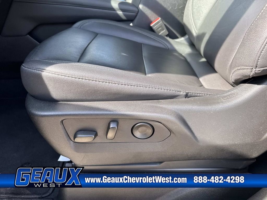 Used 2025 Black Chevrolet Z71 image 41