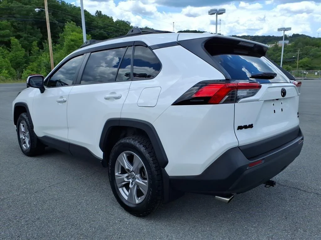 Used 2022 White Toyota XLE image 3