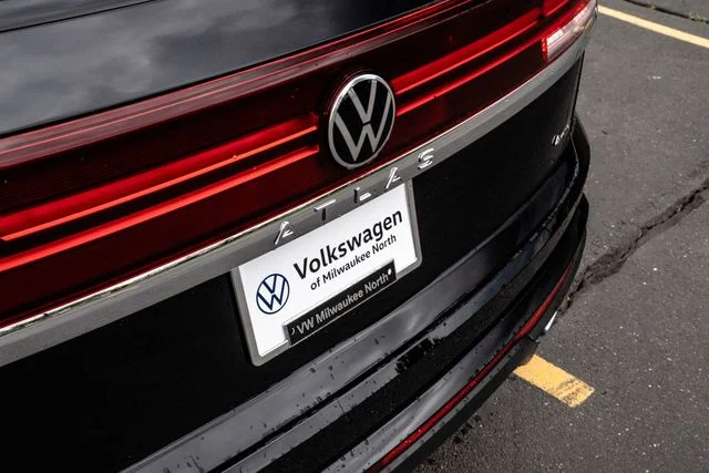 New 2026 Black Volkswagen 2.0T SE w/Technology image 11