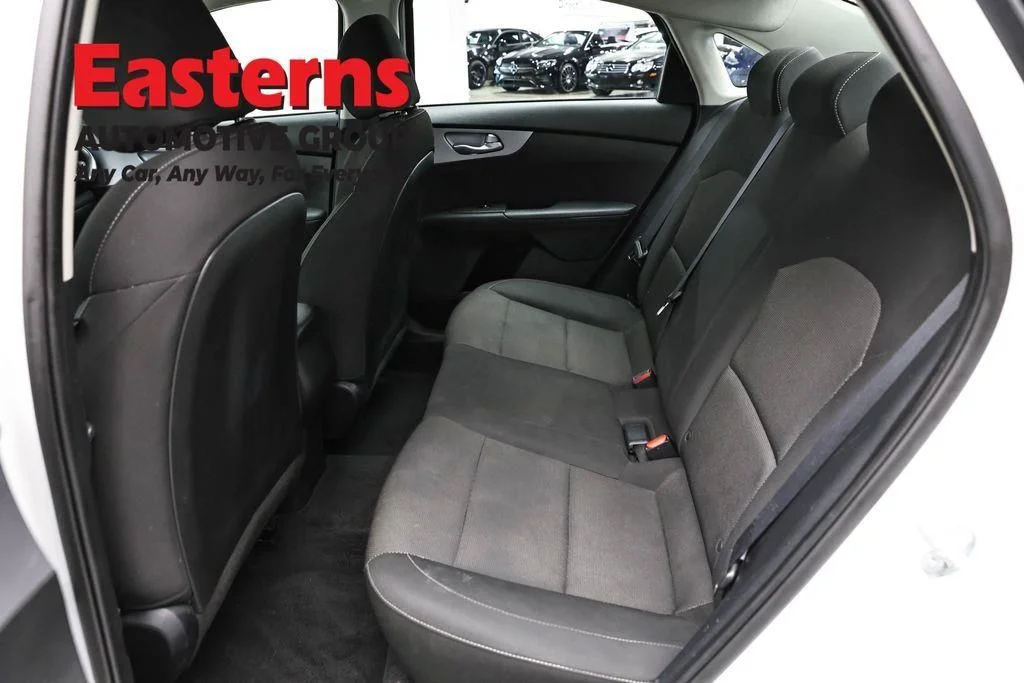 Used 2023 White Kia LXS image 22