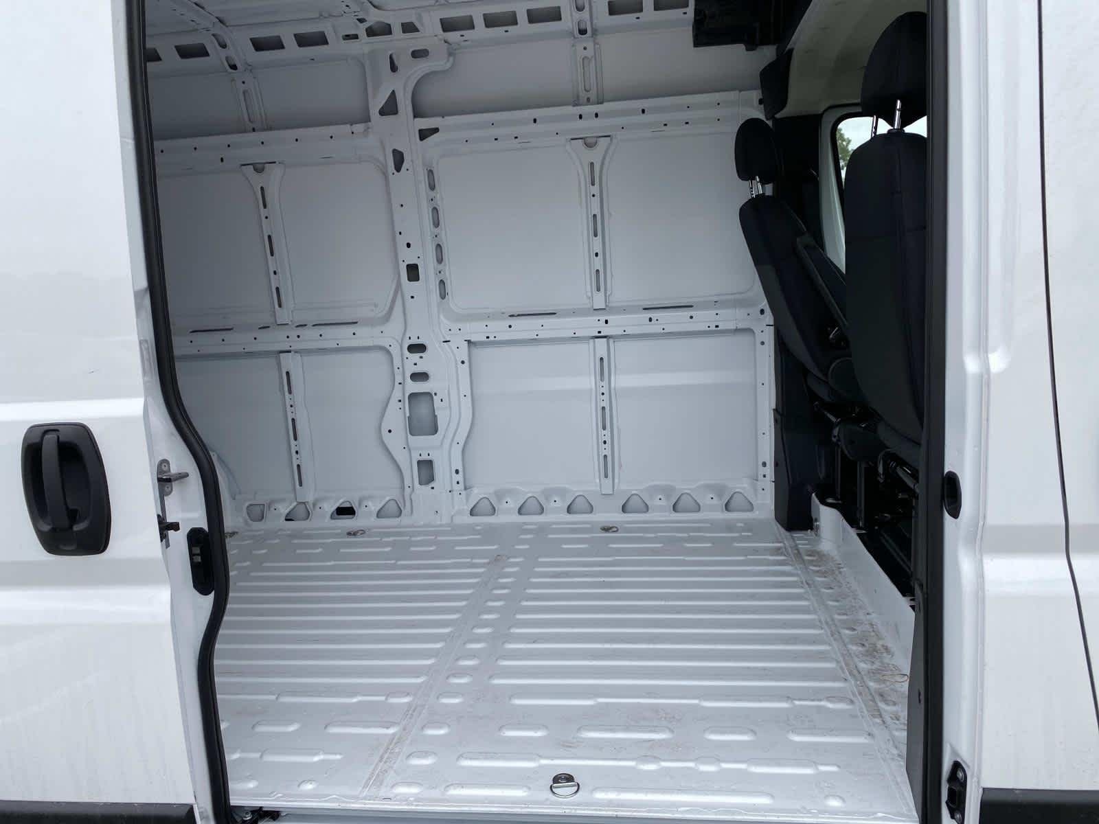 New 2026 Bright White Clear-Coat Exterior Paint Ram Tradesman image 5