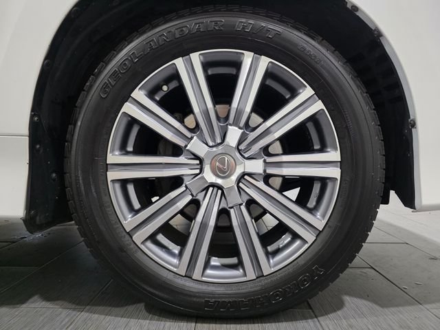 Used 2016  Lexus 570 image 25