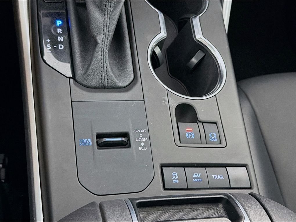 Used 2021  Toyota XLE image 22