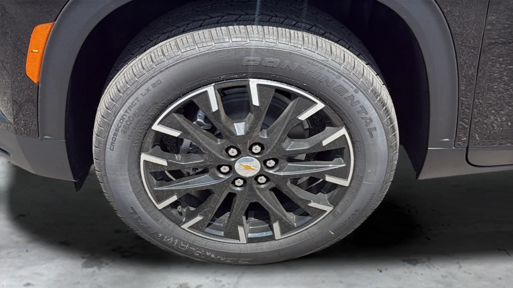 New 2026 Mosaic Black Metallic Chevrolet LT image 30