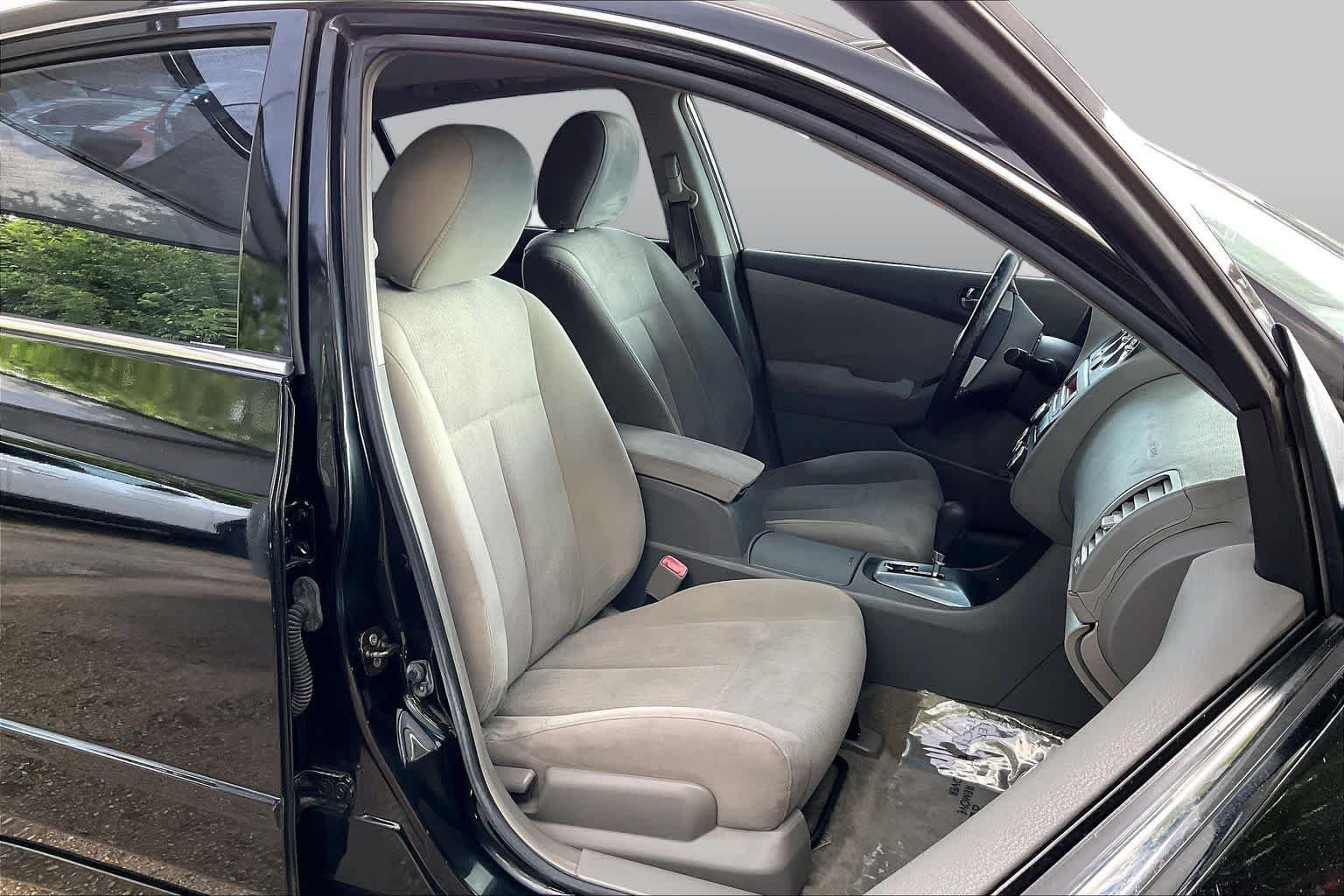 Used 2010 Super Black Nissan 2.5 S image 8