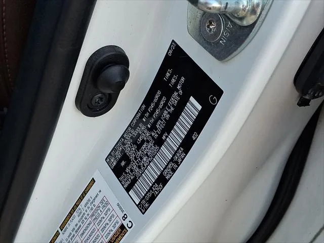 Certified Used 2023 BLIZZARD PEARL Toyota  image 28