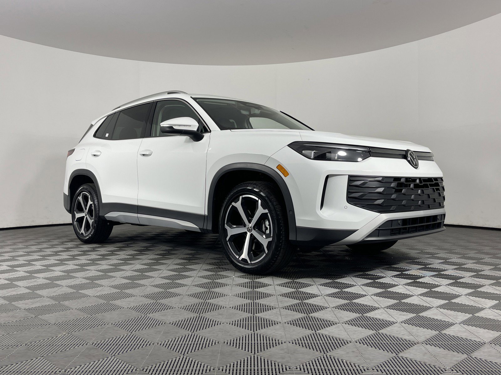 2026 Volkswagen Tiguan SE - Photo 18