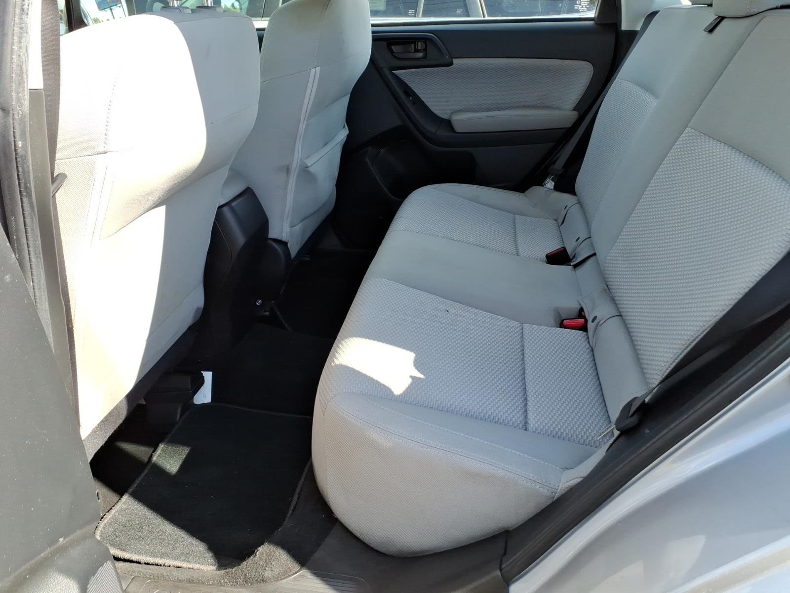 Used 2017 Silver Subaru 2.5i image 3