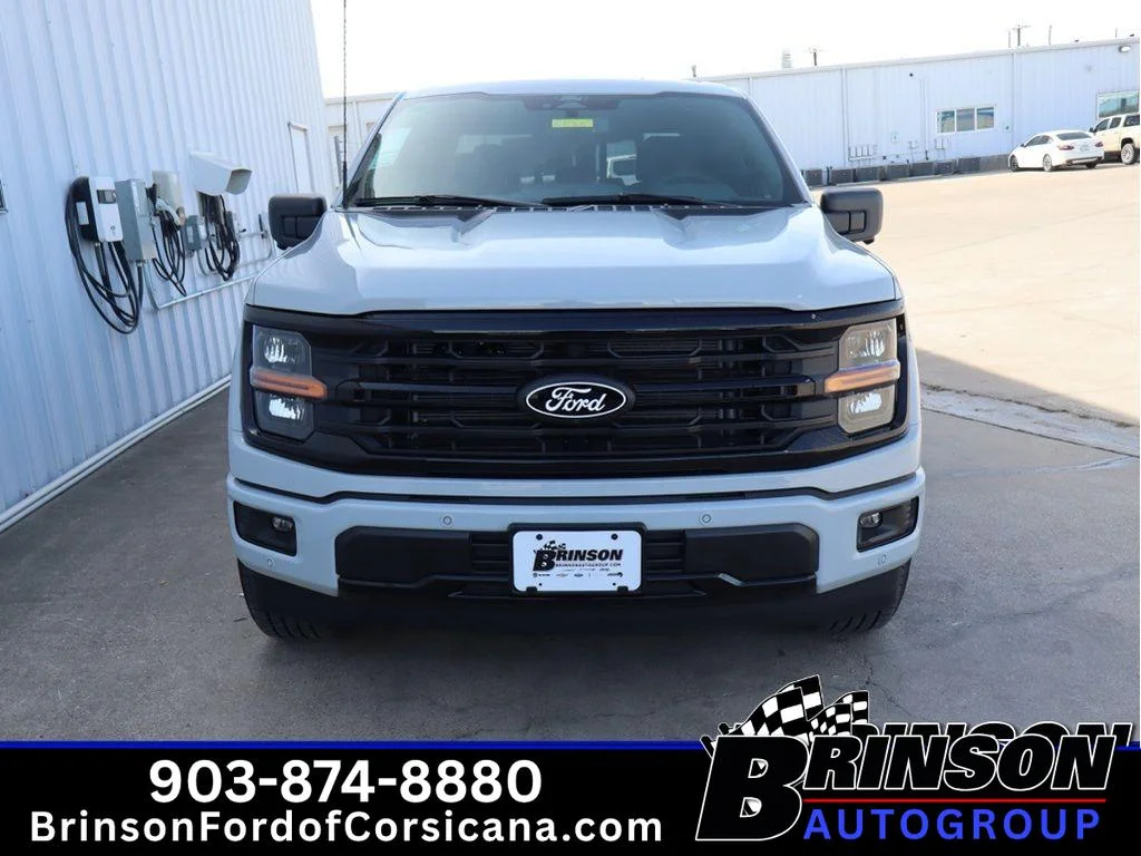 New 2026 Avalanche Ford XLT image 2